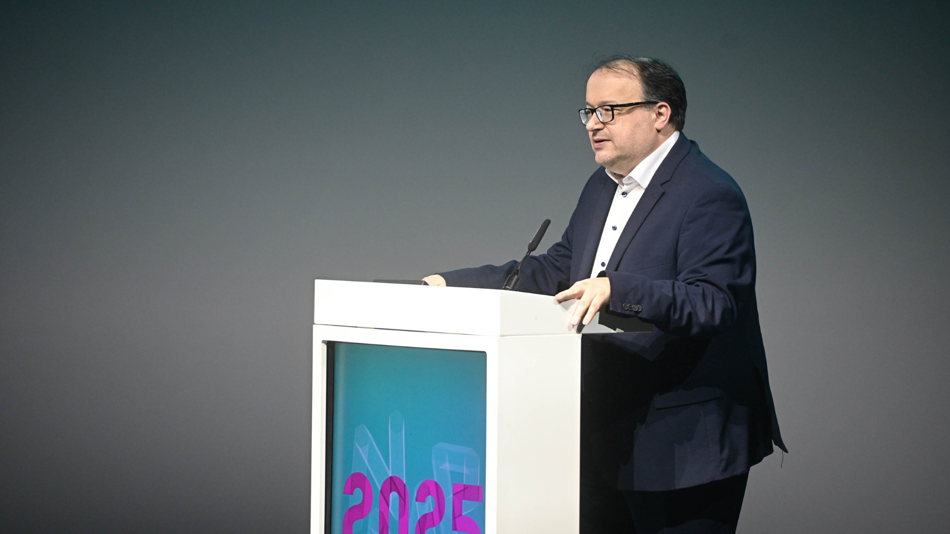 NLM-Direktor Christian Krebs bei der Medienpreisverleihung im Schauspielhaus in Hannover / Foto: NLM/Henning Scheffen